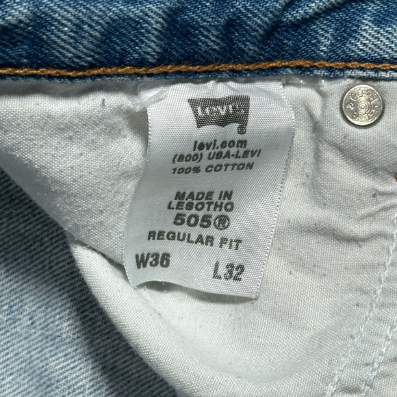 Levis 505 Jeans Mens 36x32 Blue Regular Fit Straight Leg Light Wash Denim Y2K - Picture 6 of 10